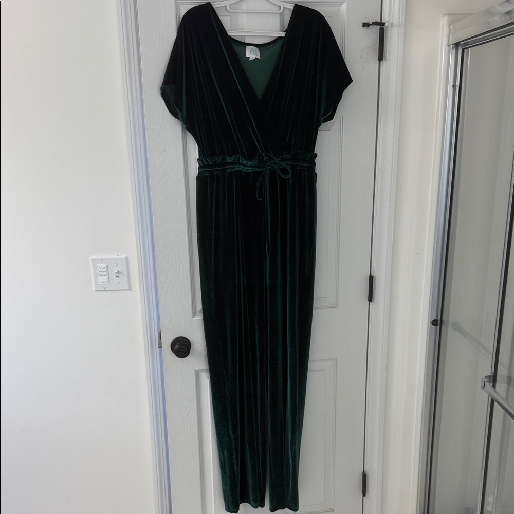 Elegant Green Velvet Maxi Dress
